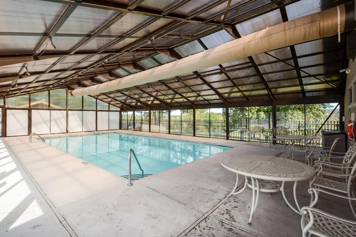 Pool 10 of 35