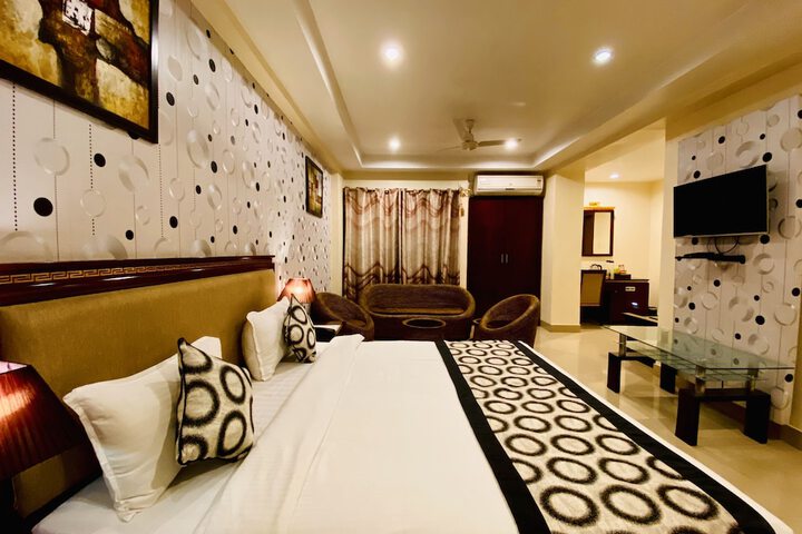 Room 16 of 28