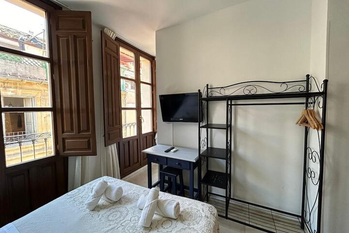 Room 4 of 28