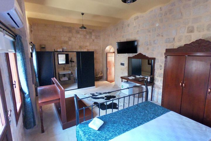 Room 9 of 20