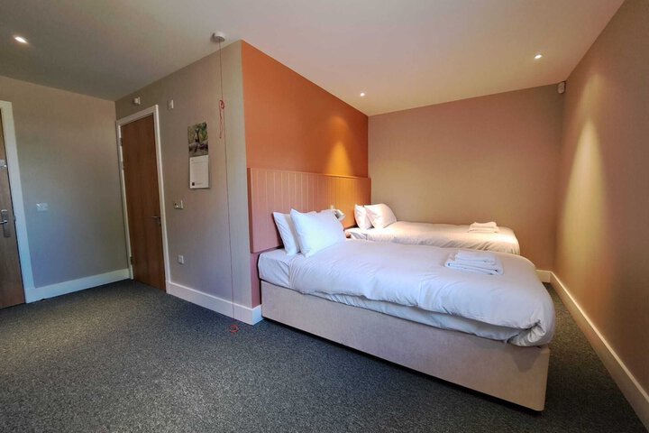 Room 4 of 33