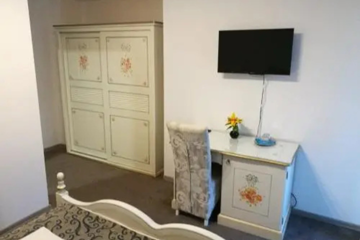 Room 3 of 4