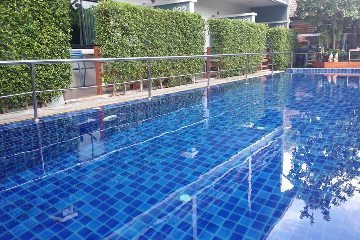 Pools & Facilities