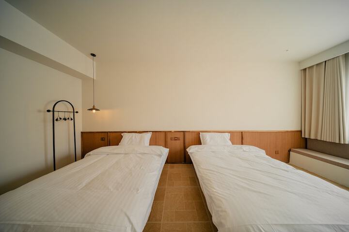 Room 16 of 62