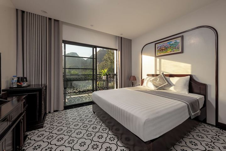 Room 7 of 24