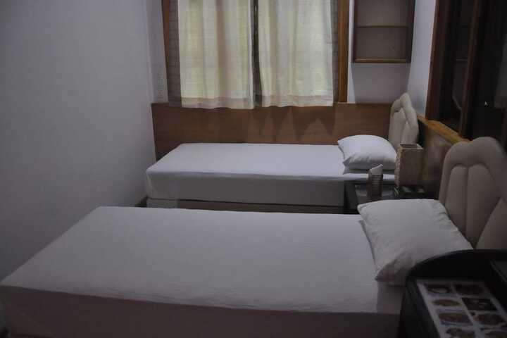 Room 17 of 76