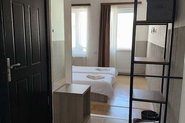 Room 14 of 66