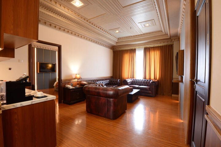 Room 25 of 73