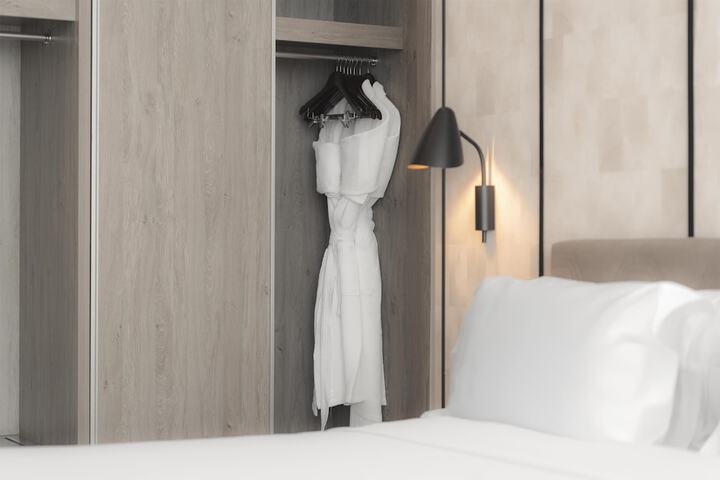 Room 51 of 89