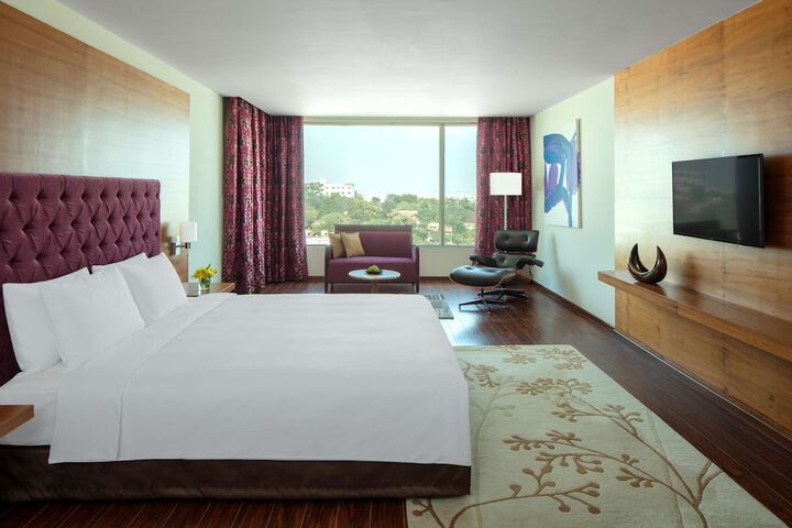 Room 16 of 106
