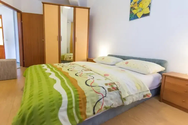 Room 4 of 14