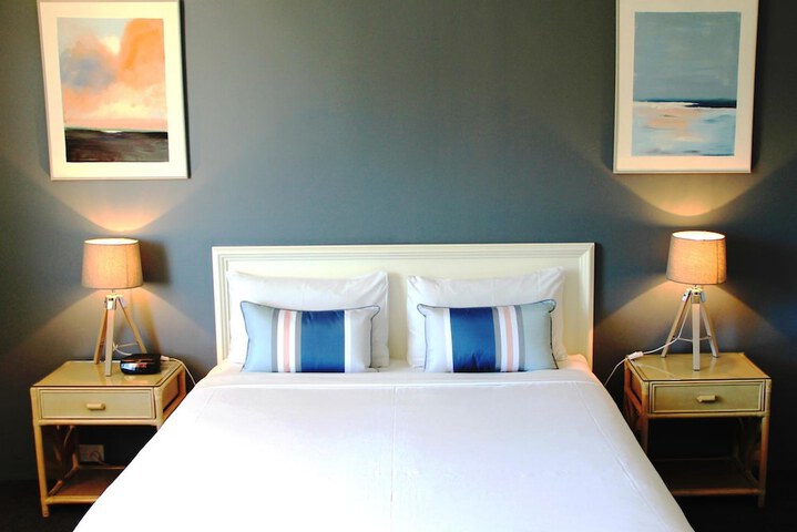 Room 11 of 36