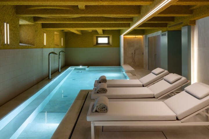 Pool 52 of 103