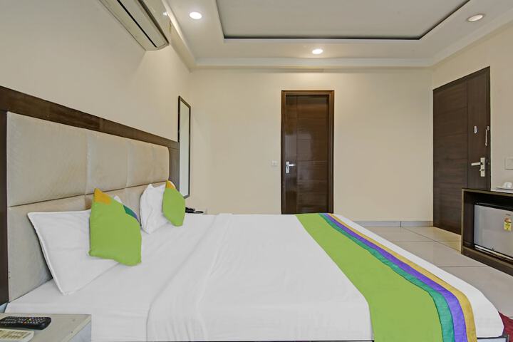 Room 12 of 35