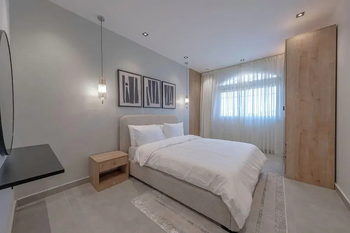 Room 2 of 6
