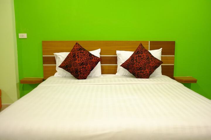 Room 5 of 80
