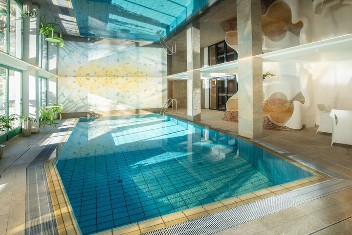 Pool 35 of 73