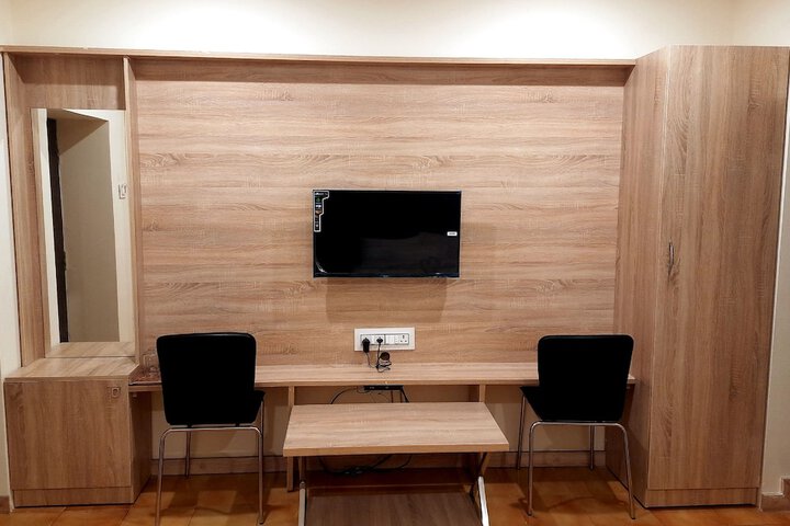 Room 4 of 37