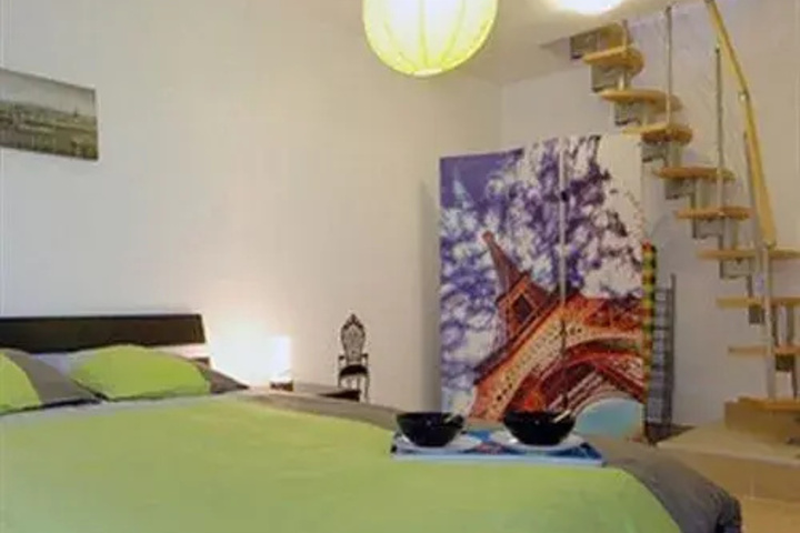Room 2 of 9