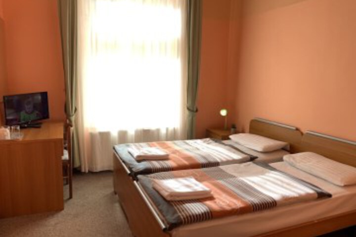 Room 6 of 52