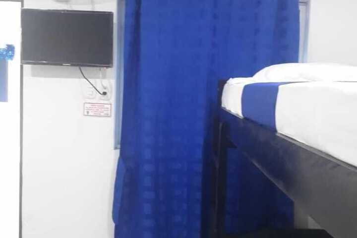 Room 4 of 82