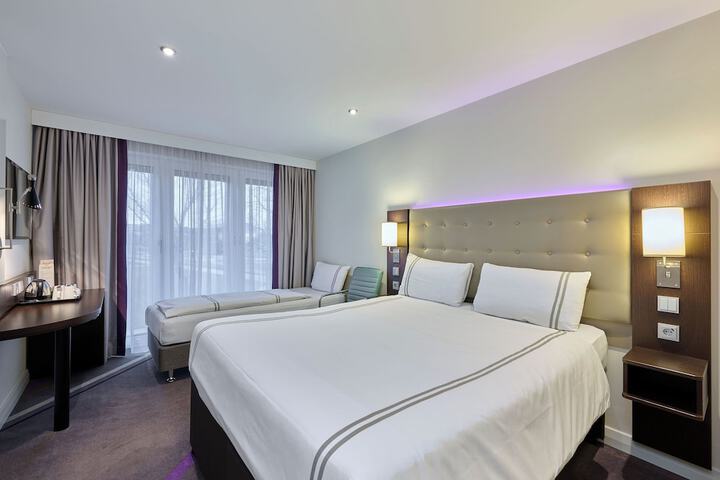 Room 10 of 37