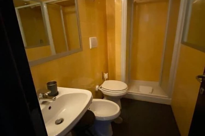 Room 22 of 32