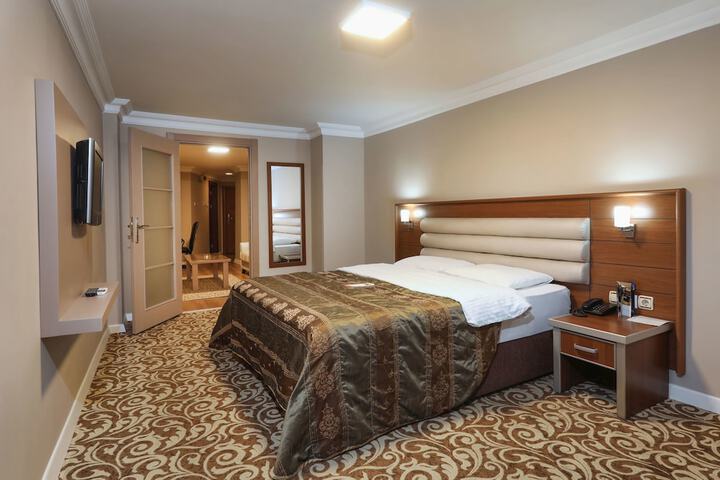 Room 15 of 44