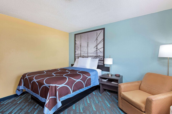 1 Queen Bed (17 of 22)