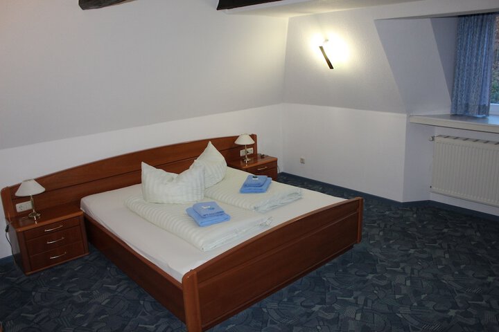 Room 6 of 24