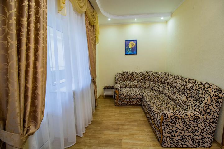 Room 10 of 21