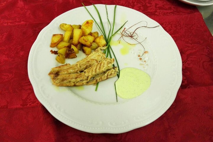 Dining 33 of 54