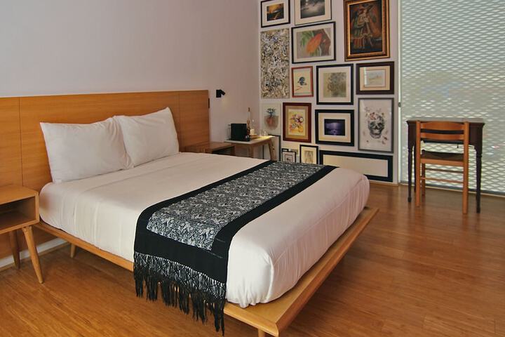 Room 14 of 80