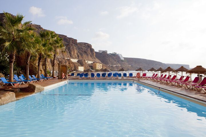 Hotel Pool