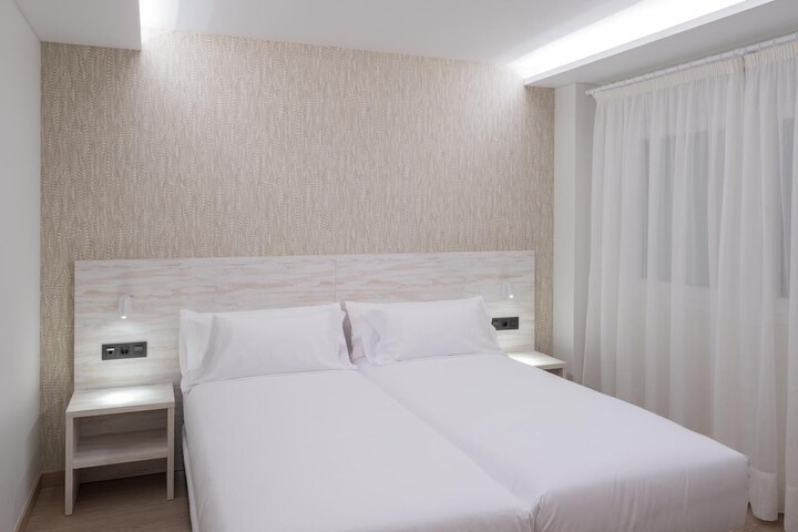 Room 21 of 122
