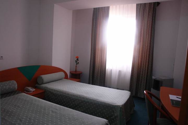 Room 9 of 29