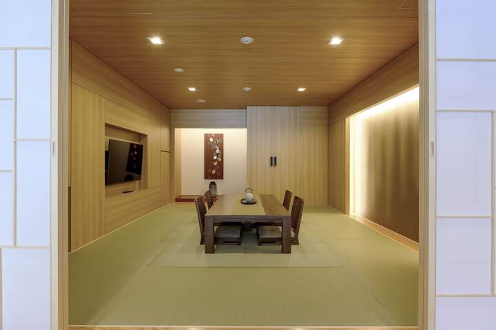 Room 13 of 122