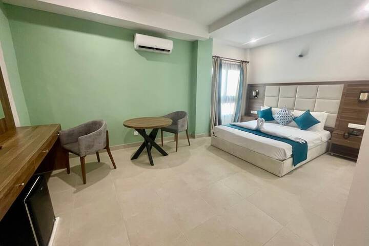 Room 3 of 8