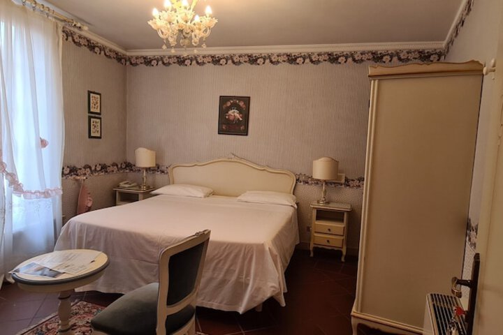 Room 25 of 65