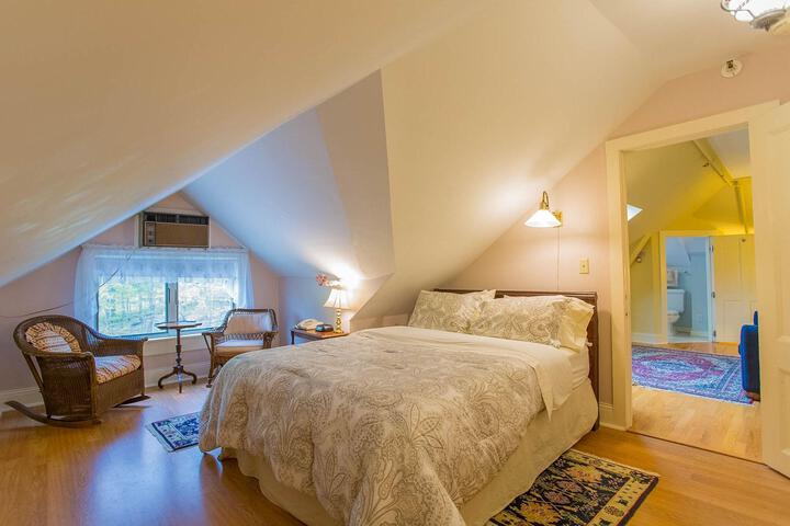 Room 52 of 290