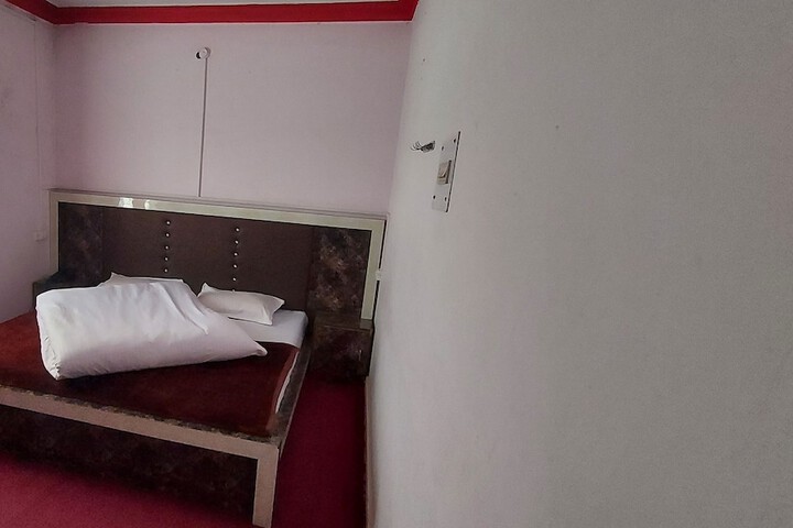 Room 8 of 14