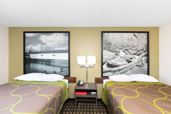 1 King Bed (2 of 10)