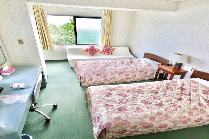 Room 11 of 43
