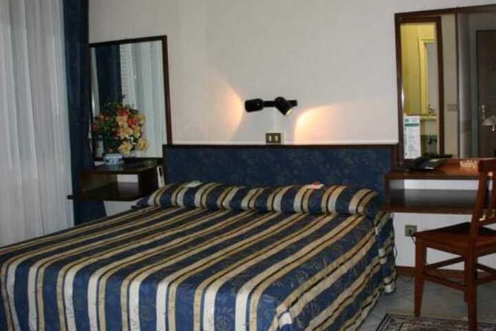 Room 15 of 52