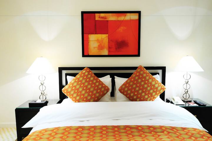 Room 3 of 32