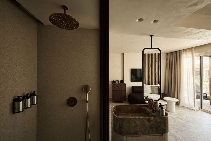 Room 51 of 212