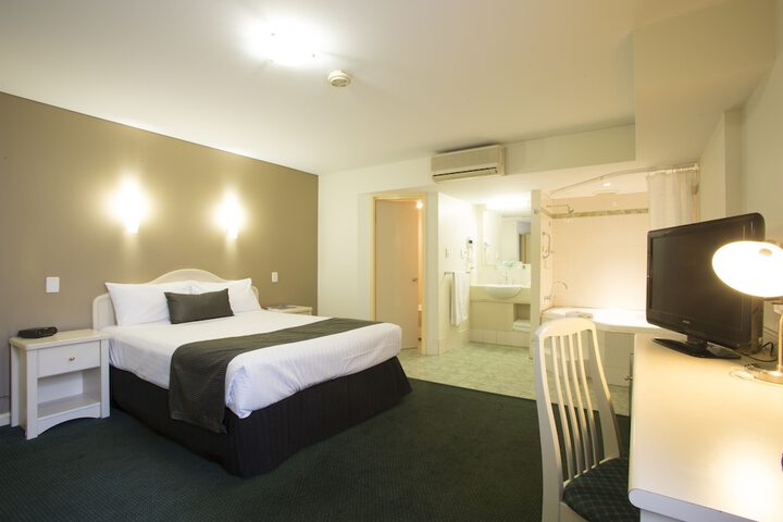 Room 4 of 50