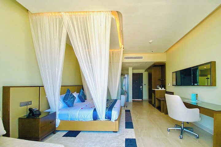 Room 44 of 120