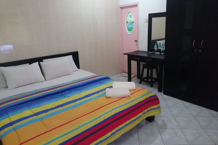 Room 6 of 33