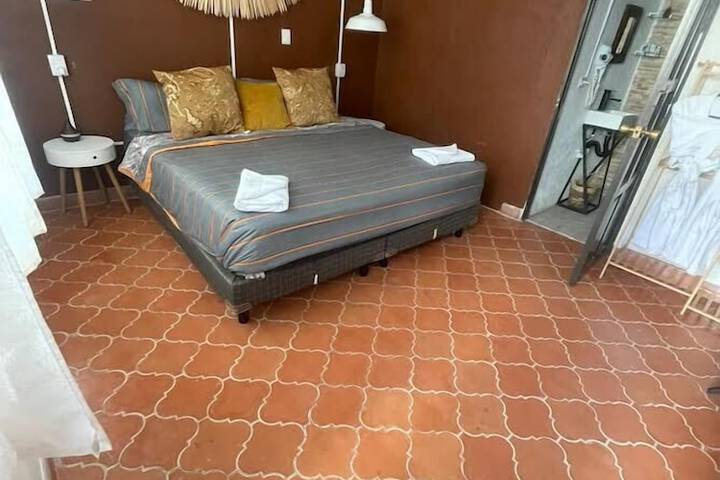 Room 4 of 11